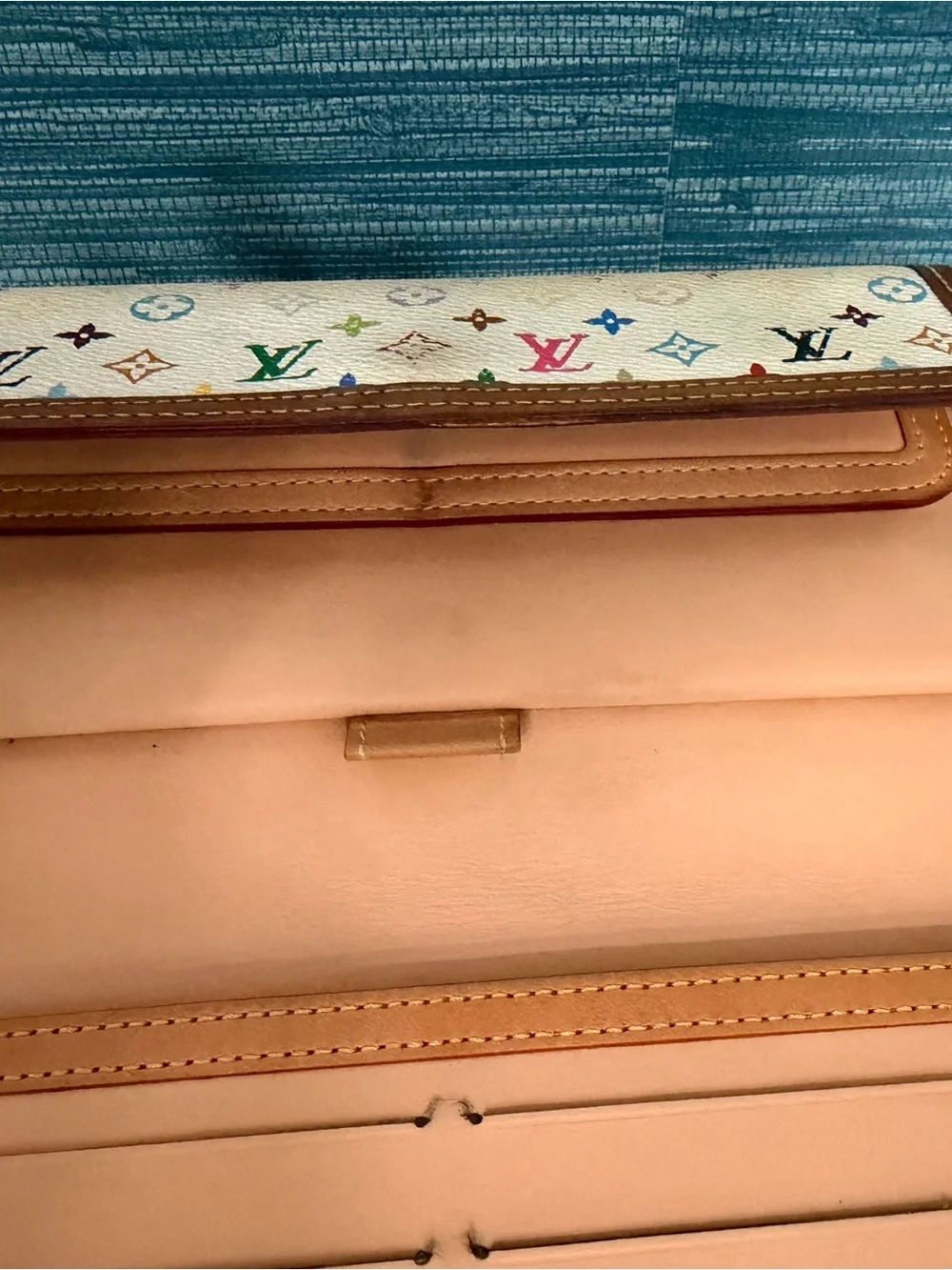 Louis Vuitton w/COA
Monogram Multicolore
International Wallet - Picture 8 of 16